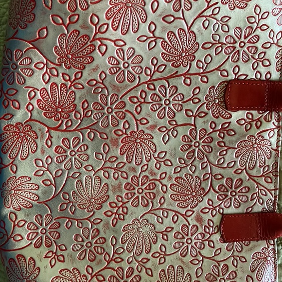 Red Leather Flowered Shoulder Bag - Picture 2 of 15